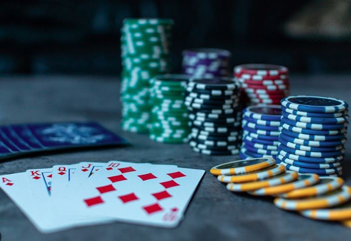 How to Spot and Exploit Weak Players in Online Poker